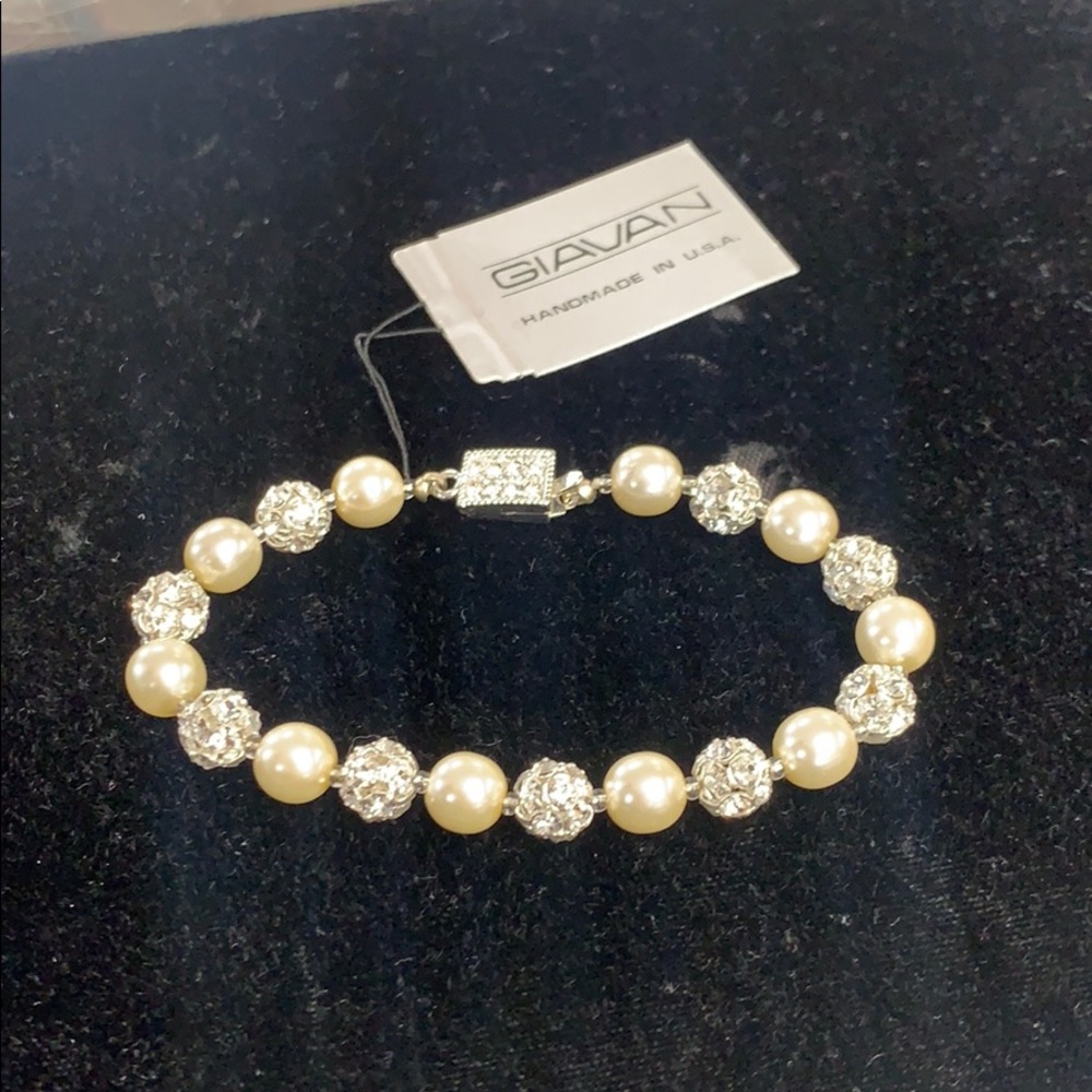 Giavan pearl crystal dainty bracelet